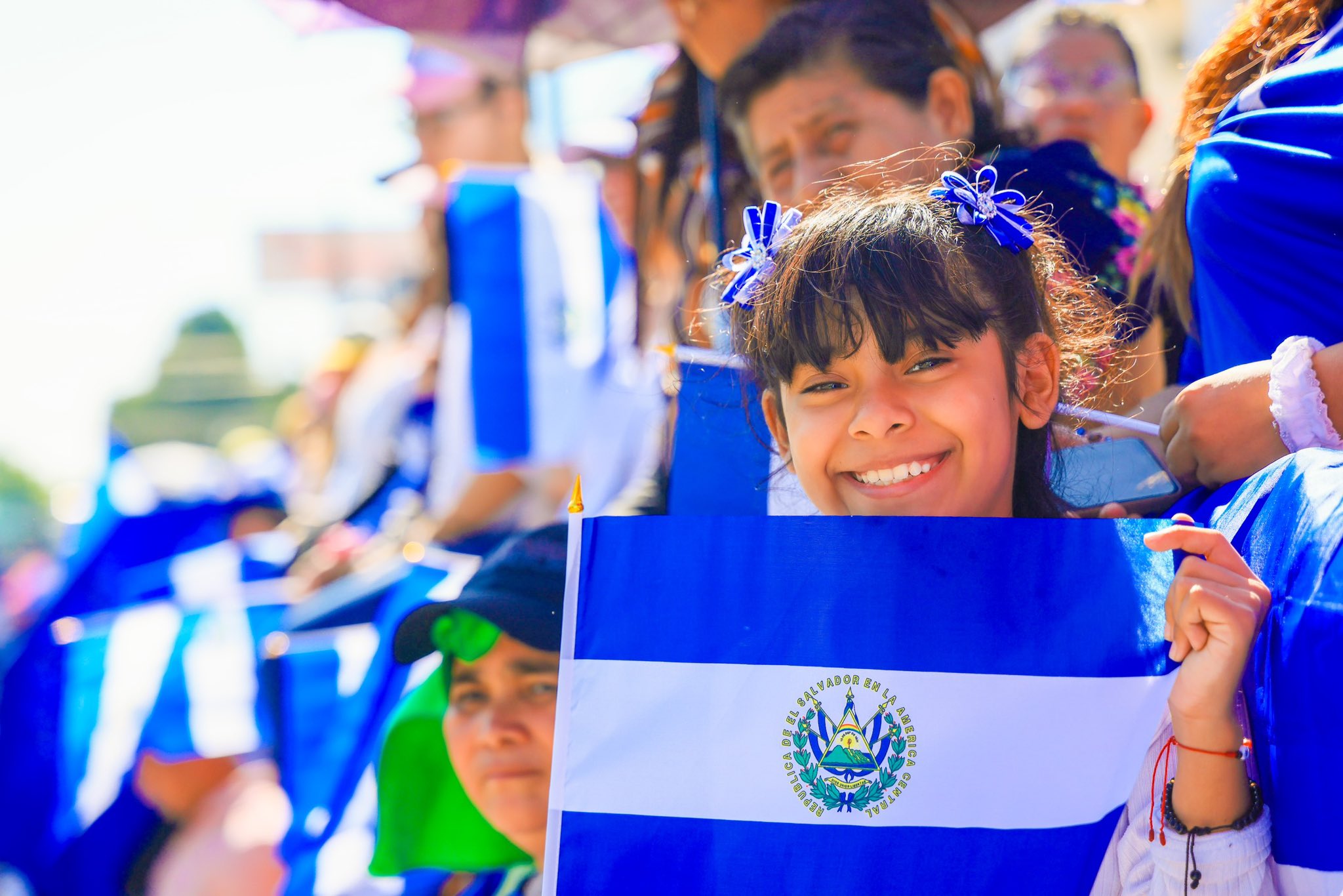 Miles  celebran los 202 Años de independencia de El Salvador