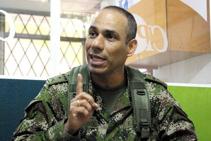 Excomandante del Ejército Nacional Advierte sobre Riesgo de Guerra Civil en Colombia