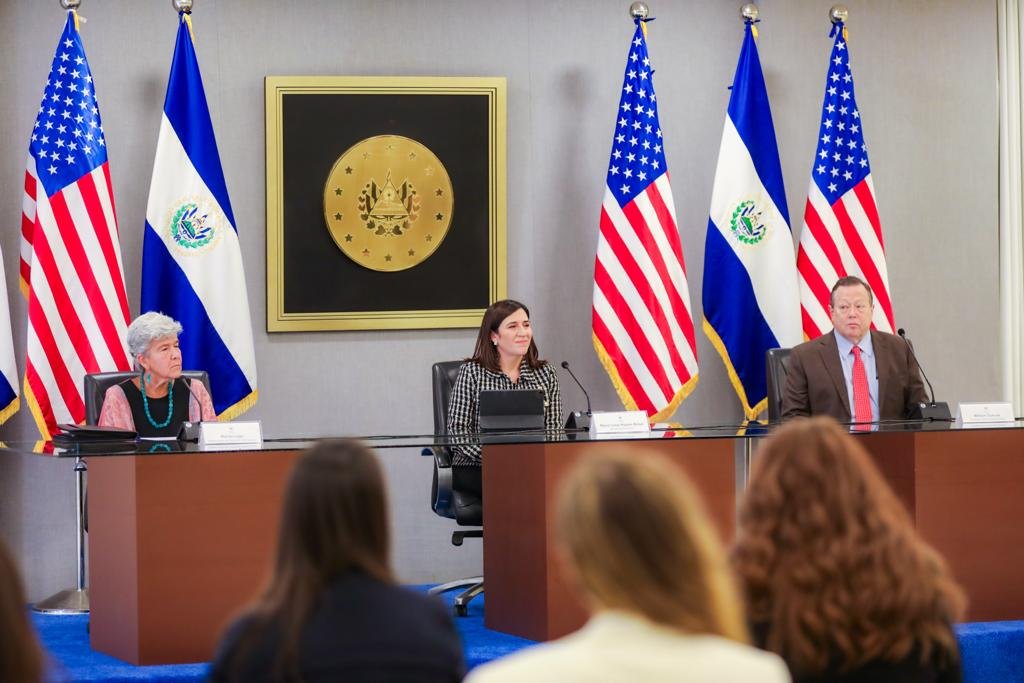 El Salvador y EE. UU. impulsan el liderazgo tecnológico regional 