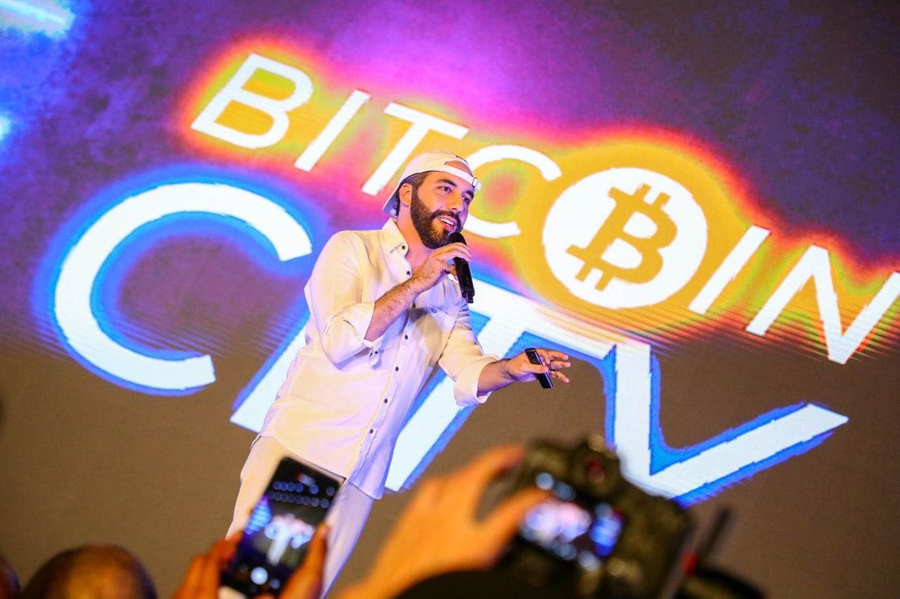 Bukele Defiende Estrategia de Bitcoin ante Críticas y Ganancias