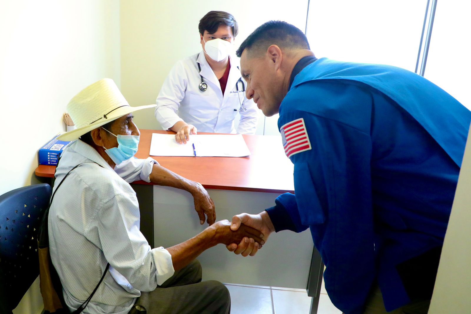 Frank Rubio Impulsa la Ciencia y Ayuda Humanitaria en El Salvador