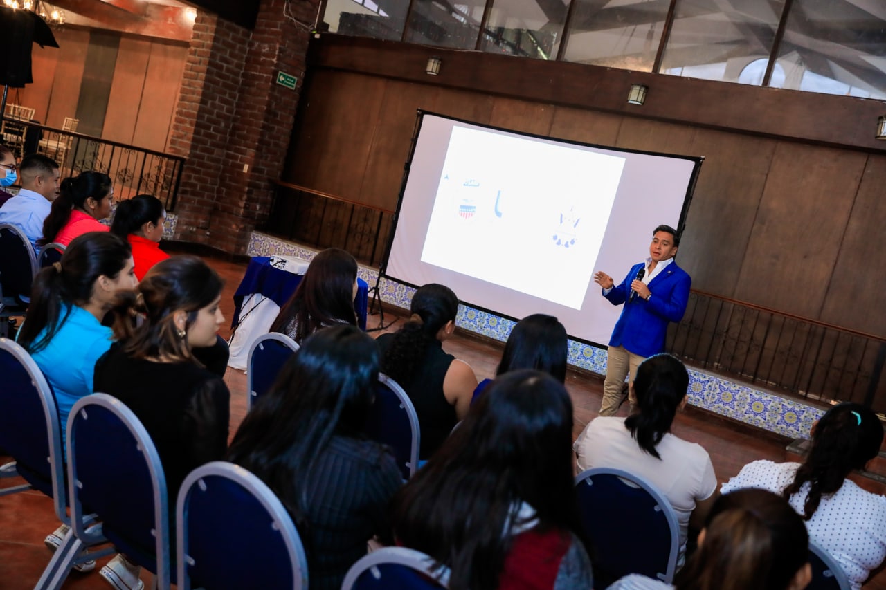 Candidatos en San Salvador participan en jornada de selección para trabajar temporalmente en EE.UU. con EOS Brittain Resorts.