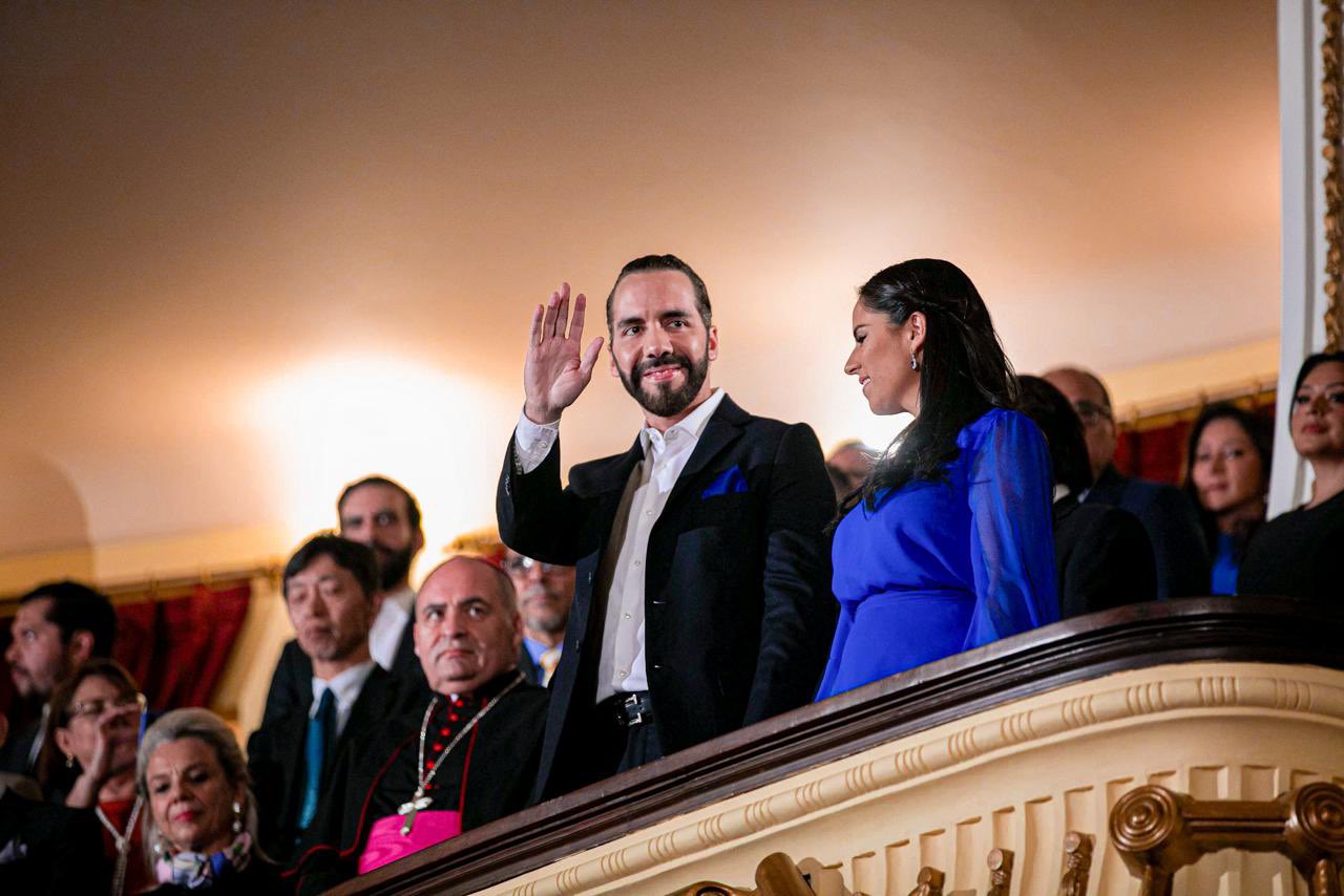 Nayib Bukele será investido para su segundo mandato presidencial en la Plaza Gerardo Barrios, con la asistencia de líderes internacionales.