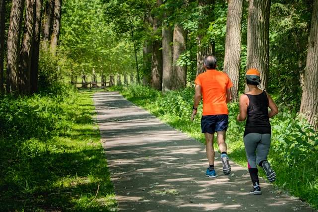 Mantenerse activo y saludable es fundamental para disfrutar de la vida después de los 50.