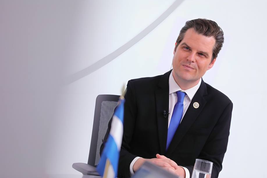 El congresista Matt Gaetz destaca los avances en seguridad y desarrollo económico de El Salvador bajo la administración de Nayib Bukele.