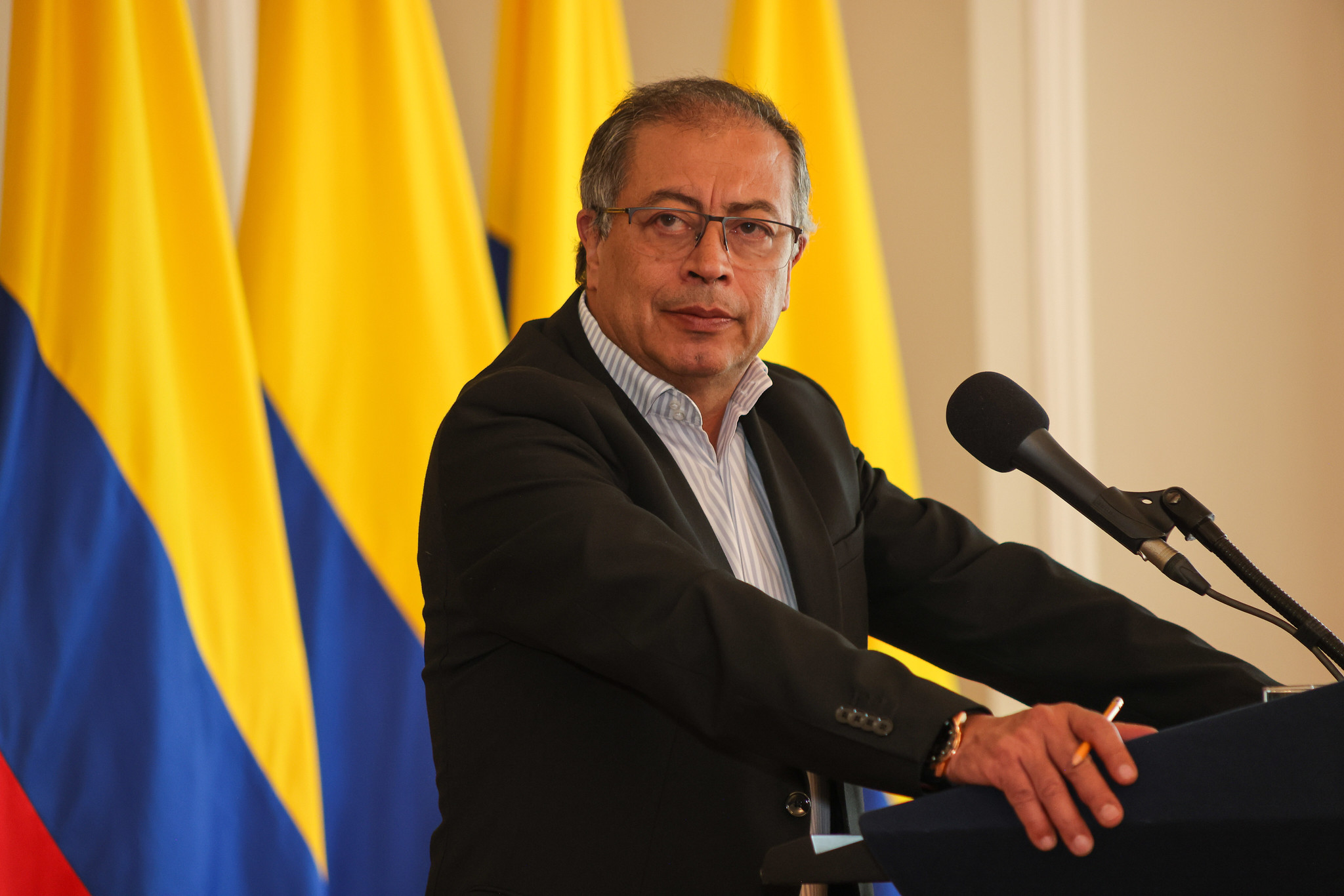 El presidente Gustavo Petro anuncia una auditoría forense para investigar el desvío de fondos destinados a la paz.