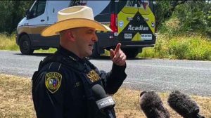El Sheriff Salazar informó sobre el rescate de 26 víctimas de tráfico humano en Texas, destacando la colaboración de múltiples agencias para lograrlo.