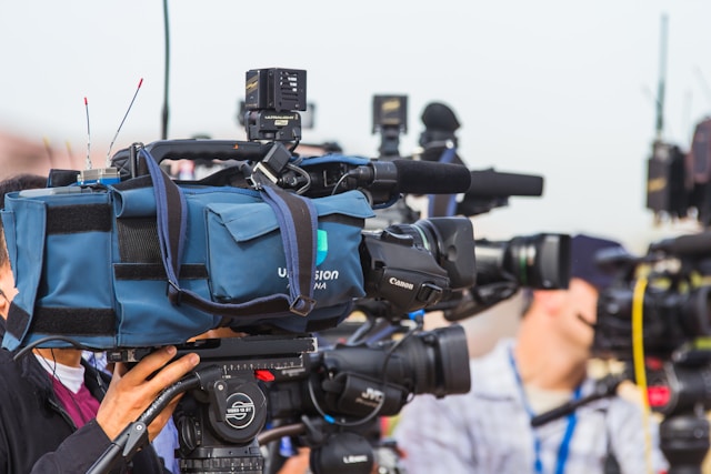 UNESCO y reguladores de medios lanzan red mundial para coordinar la regulación de los medios y enfrentar la desinformación.