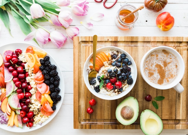 El Plato Saludable de Harvard promueve una alimentación equilibrada y consciente para mejorar la salud pública.