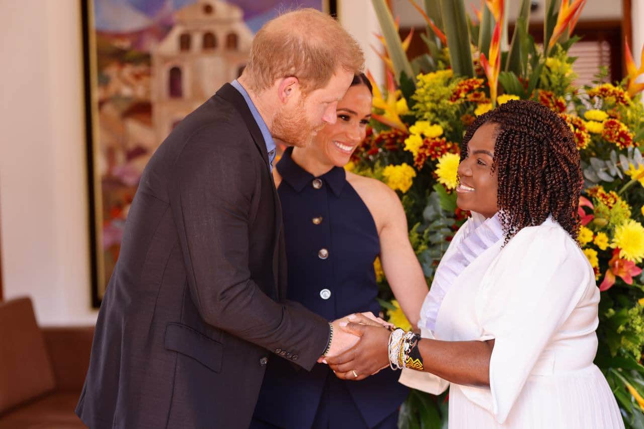 El Príncipe Harry y Meghan inician su primera visita a América Latina en Colombia, enfocándose en la garantía de derechos y la equidad social.