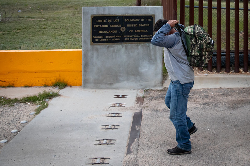 Migrantes cubanos, nicaragüenses y venezolanos enfrentan incertidumbre tras las nuevas medidas migratorias de EEUU, generando preocupación y desesperación.