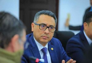 El ministro de Hacienda de El Salvador ha asegurado que no habrá incremento en el IVA para el año 2025, buscando estabilizar la economía.