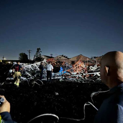 Un helicóptero se estrelló contra una torre de comunicaciones en Houston, resultando en la muerte de varias personas, incluido un niño. Foto: City of Houston