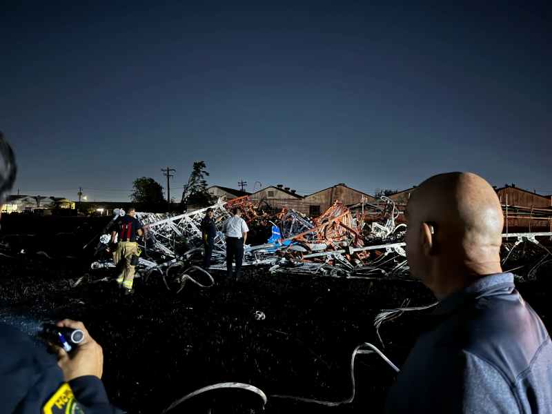 Un helicóptero se estrelló contra una torre de comunicaciones en Houston, resultando en la muerte de varias personas, incluido un niño. Foto: City of Houston