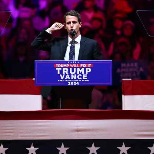 Durante un evento de Donald Trump, el comediante Tony Hinchcliffe llamó a Puerto Rico una 'isla flotante de basura', tras comentarios similares del expresidente sobre EE.UU.