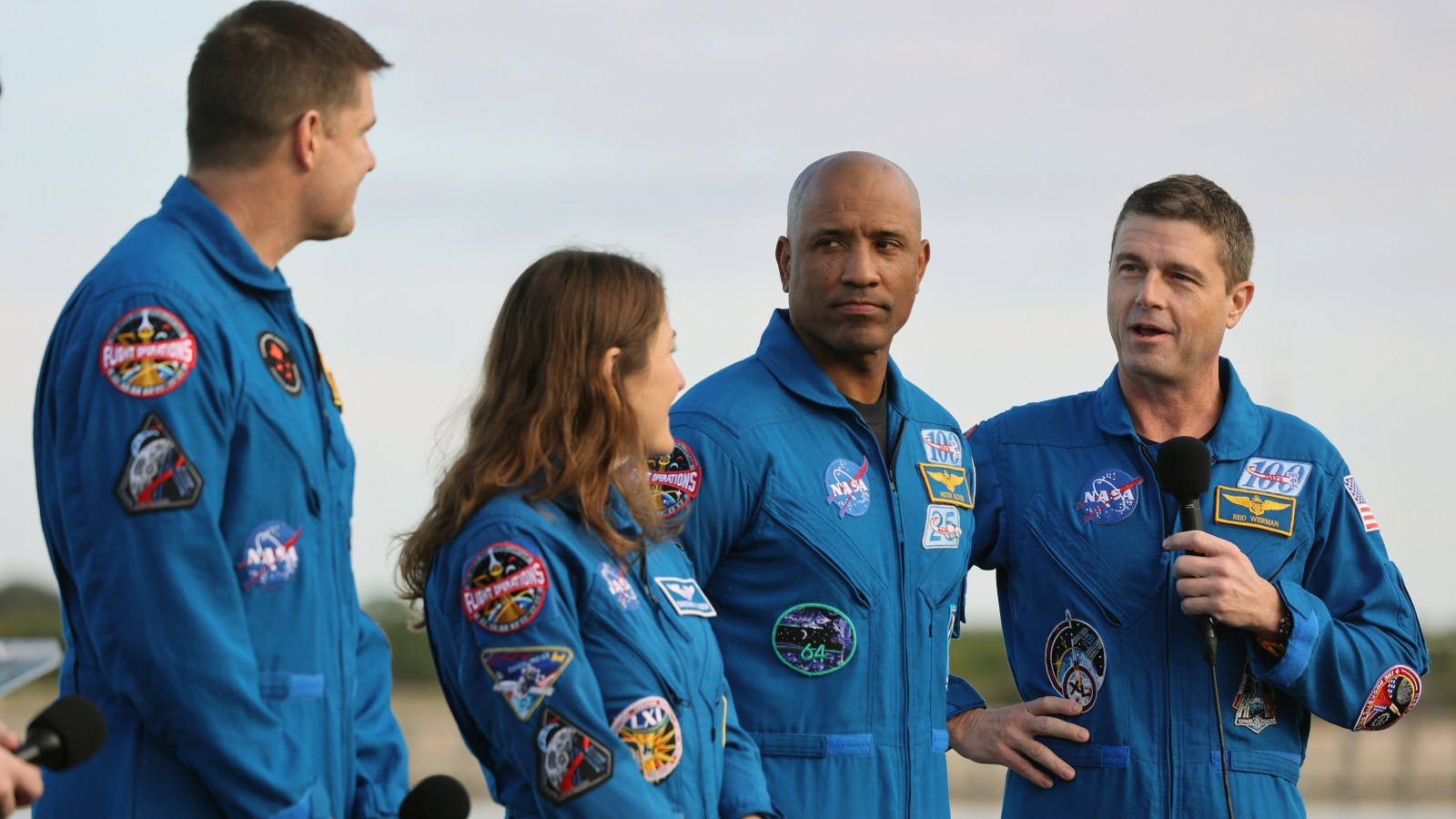 Tripulación del Artemis II llega al Centro Espacial Kennedy