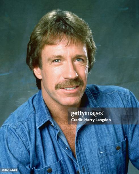 Retrato oficial de Chuck Norris