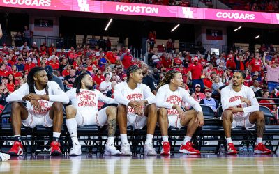 ¡Cougars Dominan 78-47 a Idaho y Avanzan en el March Madness! Rockets Reciben Esta Noche a los Hawks