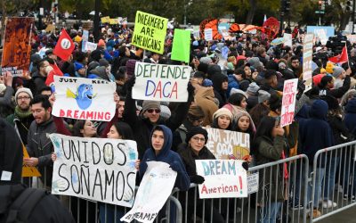 Jueza ordena regreso de beneficiaria de DACA deportada; Trump firma orden anti-DEI para contratistas federales