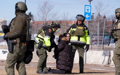 Fallo Devastador: 8vo Circuito Respalda Detención de Inmigrantes Sin Fianza — Millones de Hispanos en Riesgo