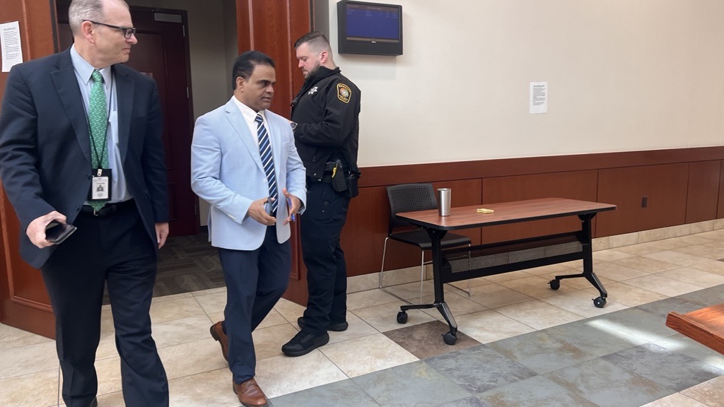 KP George durante el juicio por lavado de dinero en Fort Bend County