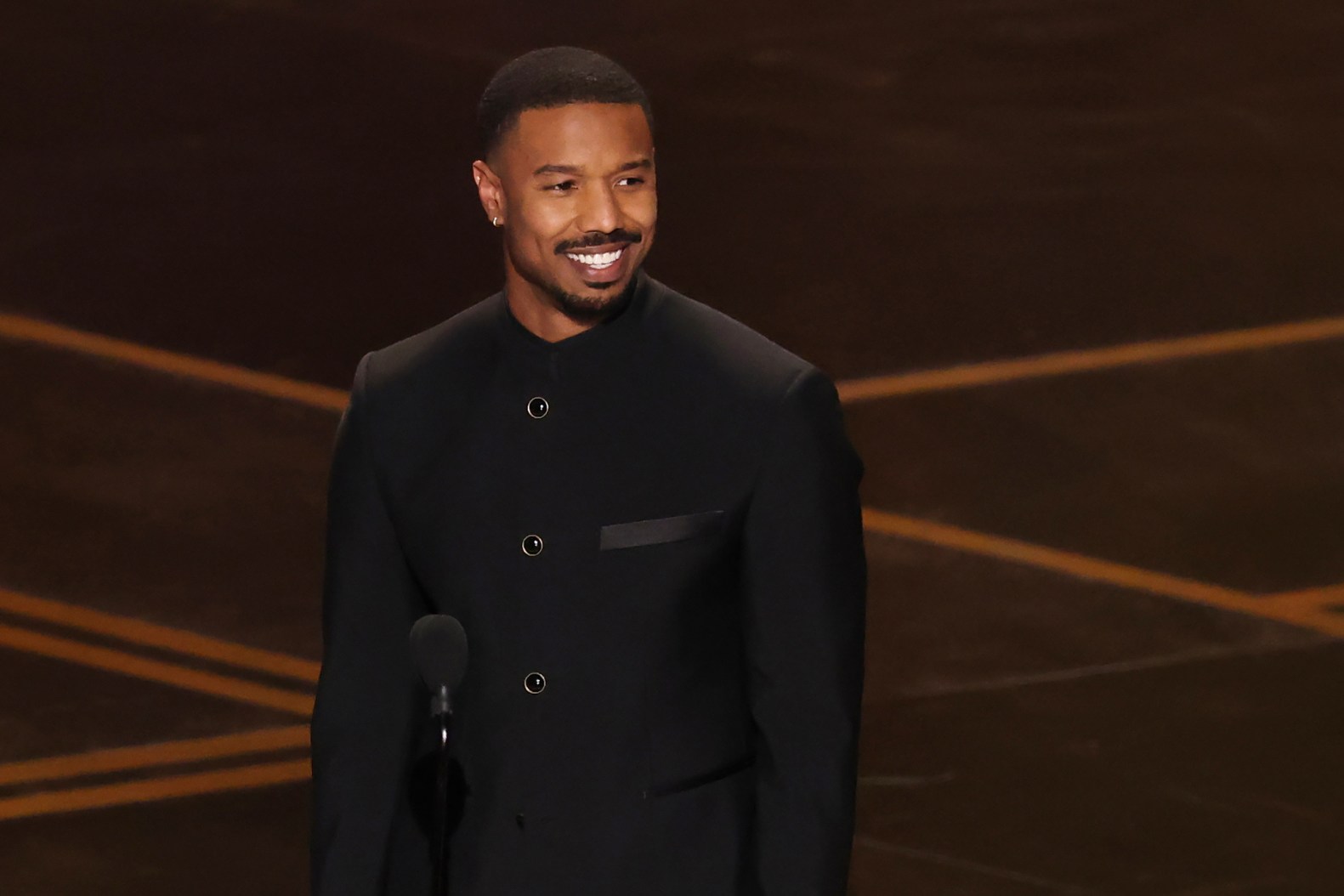 Michael B. Jordan ganando el Oscar