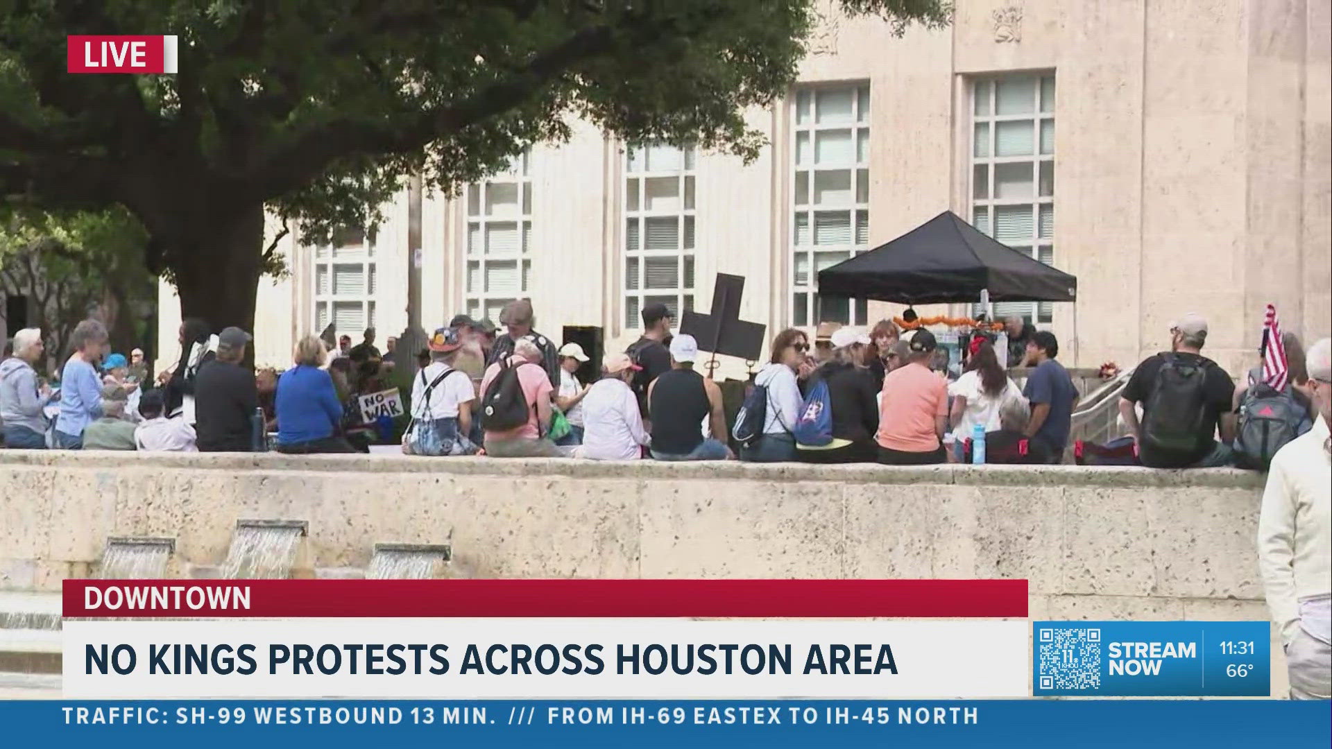 Manifestantes en el centro de Houston durante las protestas No Kings