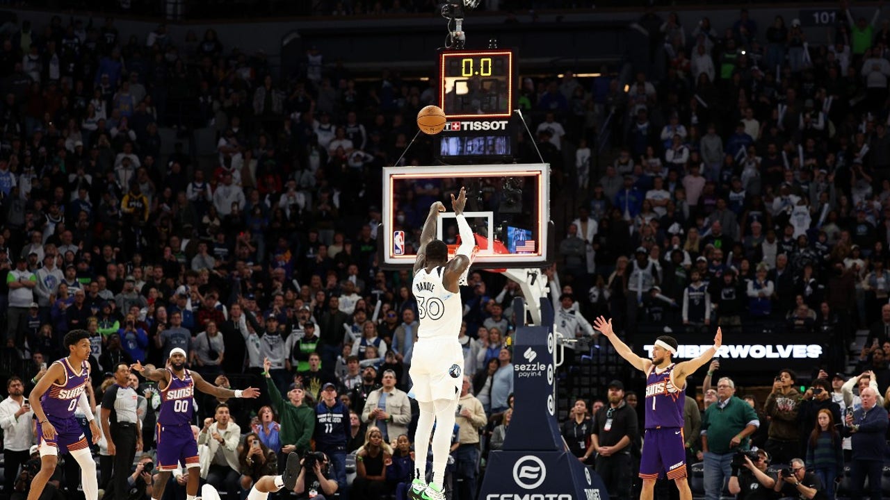 Julius Randle anota el tiro ganador para los Timberwolves