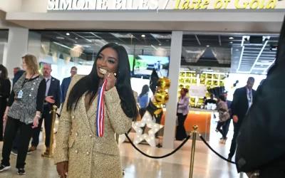 ¡Simone Biles Abre ‘Taste of Gold’ en el Aeropuerto Bush de Houston! El Primer Restaurante de la Campeona Olímpica Ya Está Abierto