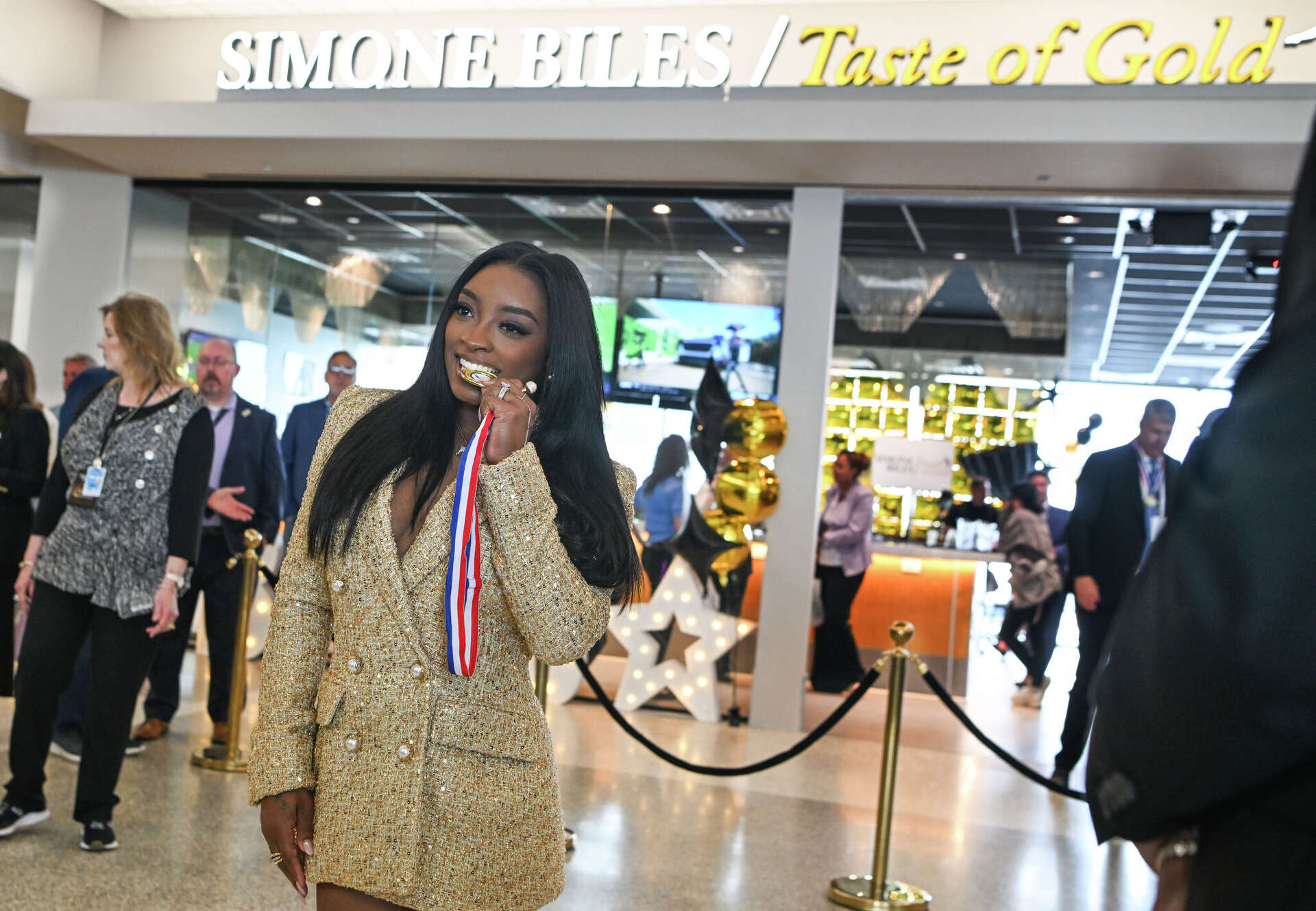Taste of Gold restaurante de Simone Biles en el Aeropuerto Bush