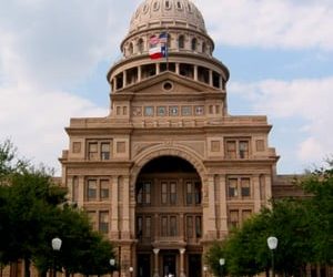 Terremoto Político: Gavin Newsom Insinúa Carrera Presidencial y la Lucha por el Senado en Texas se Intensifica