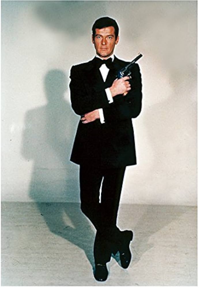 Roger Moore como James Bond