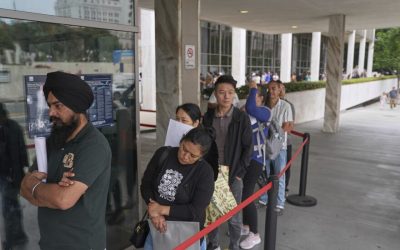 Millones de inmigrantes en riesgo de deportación por el histórico colapso de solicitudes en EE. UU.