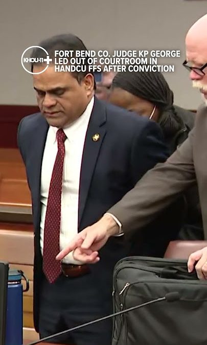 KP George saliendo esposado del tribunal en Fort Bend County