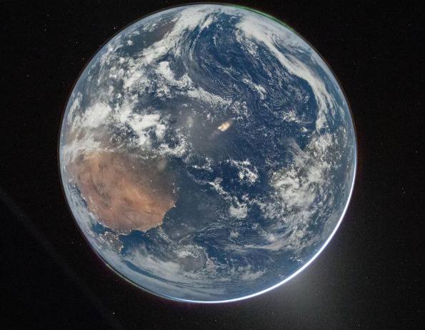 Foto Hello Earth tomada por el astronauta Reid Wiseman desde la nave Orion de Artemis II mostrando la Tierra con África y el Océano Atlántico