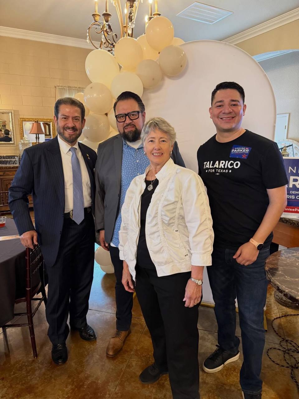 Annise Parker con simpatizantes