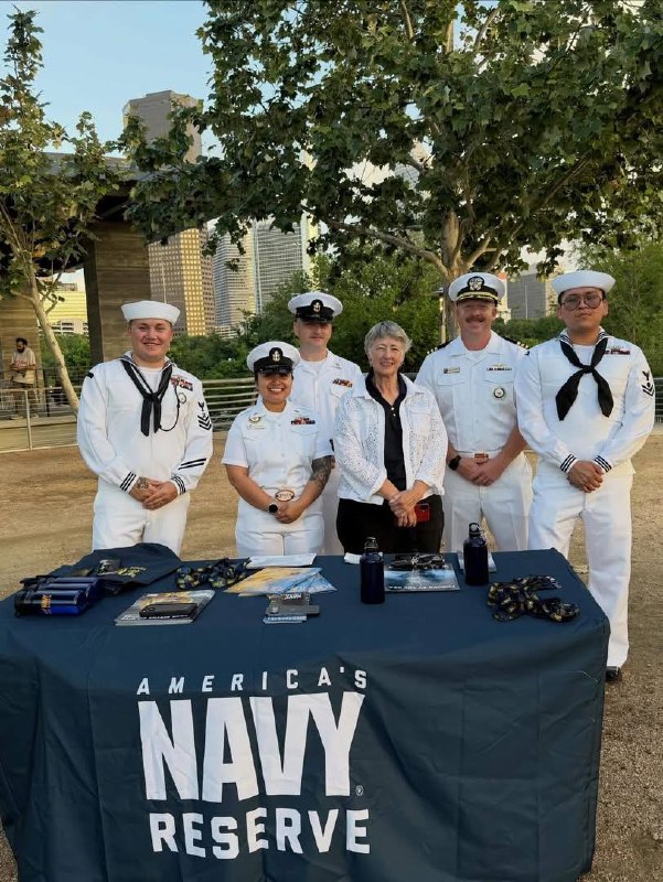 Con miembros de la Navy Reserve