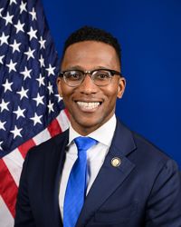 Encuesta: Menefee lidera a Al Green en la segunda vuelta por el Distrito 18 de Houston