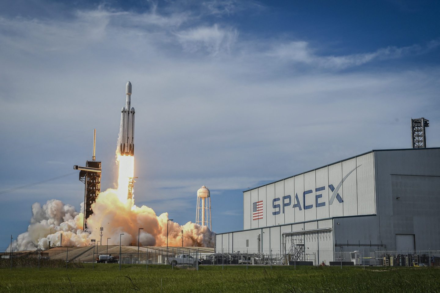 SpaceX presenta su solicitud de OPI y apunta a cotizar en el Nasdaq el 12 de junio bajo el símbolo SPCX