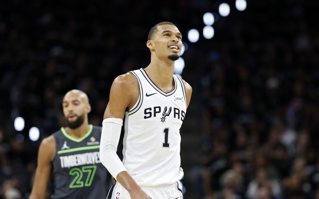 Victor Wembanyama anota 39 puntos e iguala a Kareem, Hakeem y Shaq en la victoria de los Spurs en el Juego 3