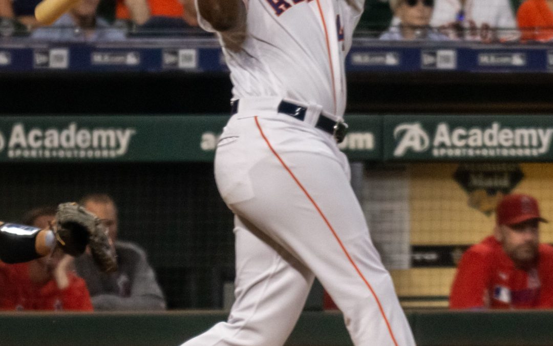 Yordan Álvarez Alcanza 20 Jonrones y Lidera la Liga Americana: Astros Vencen a Rangers de Texas 4-3