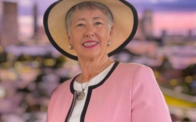 Annise Parker Celebra el Mes de la Mujer en The Hats in the Park Gala y Avanza en su Campaña para Harris County Judge